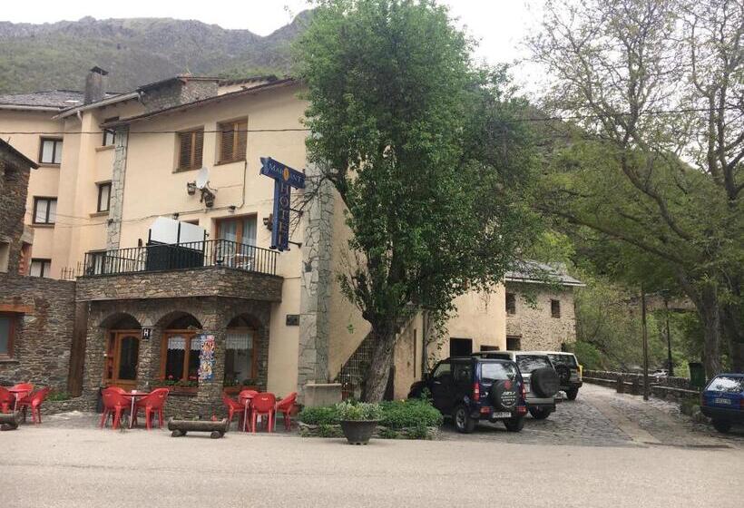 חדר סטנדרט לשלושה, Marxant