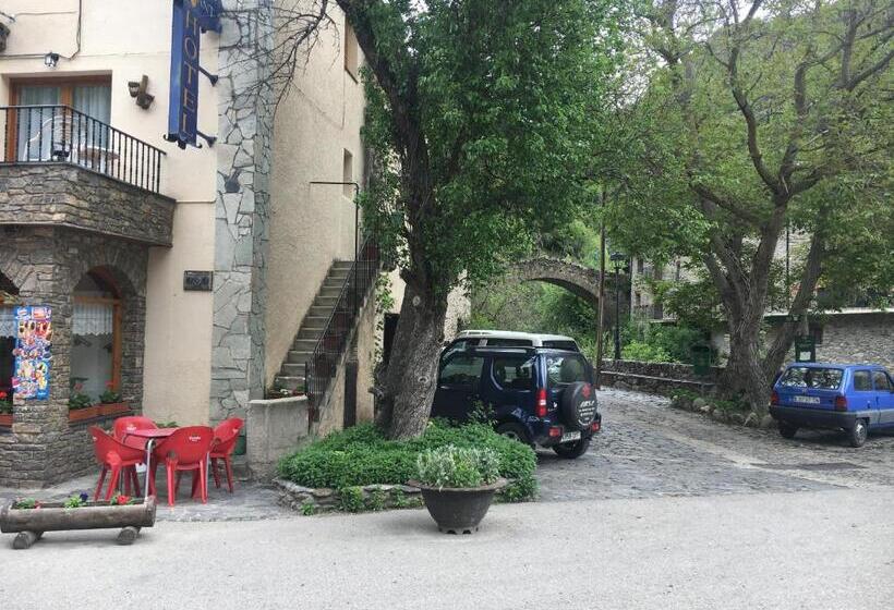 חדר סטנדרט לארבעה, Marxant