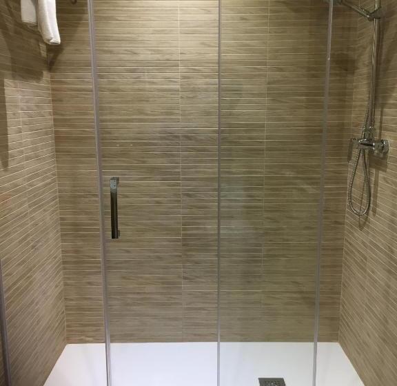 חדר סטנדרט לארבעה, Marxant