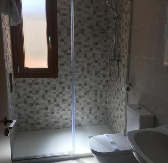 חדר סטנדרט לארבעה, Marxant