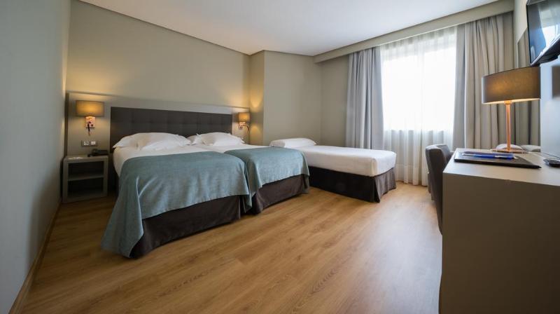 스탠다드 트리플 룸, Mercure Carlton Rioja