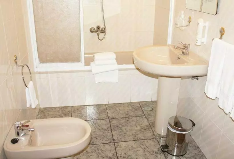 Quarto Quádruplo Standard, Monterrey