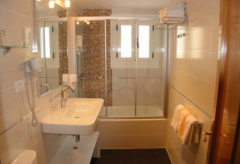 Четырехместный Номер Стандарт, Navarro