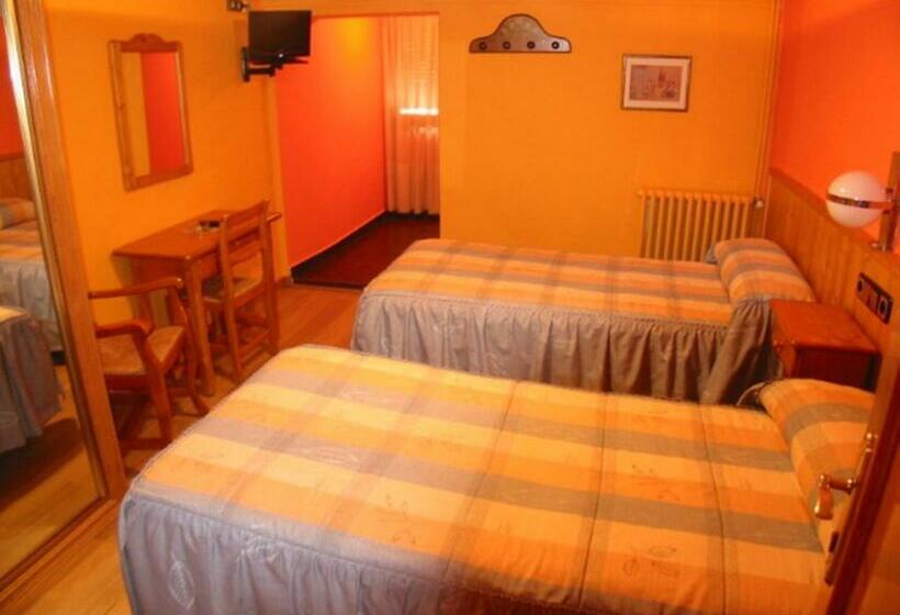 Четырехместный Номер Стандарт, Navarro