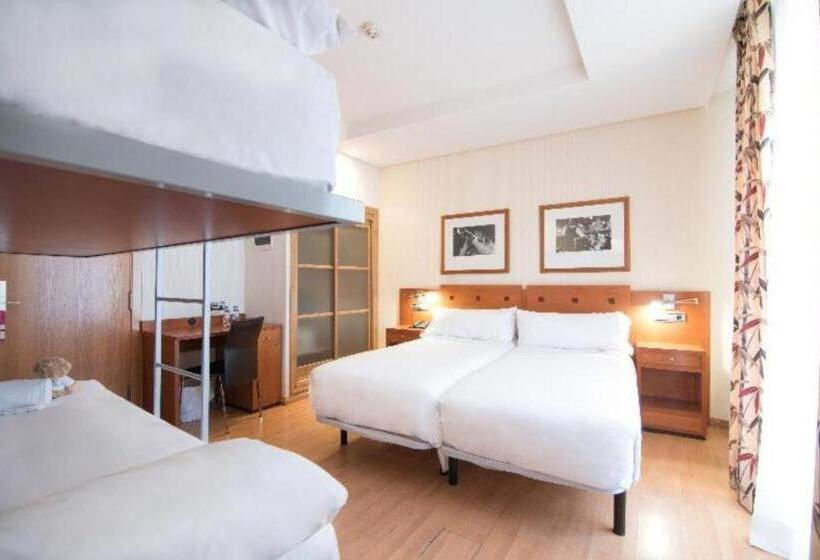 Четырехместный Номер Стандарт, Petit Palace Preciados