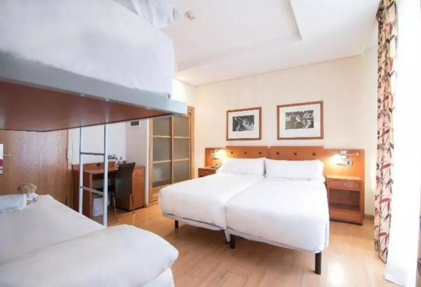 اتاق استاندارد چهار تخته, Petit Palace Preciados
