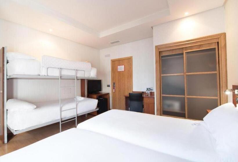 Четырехместный Номер Стандарт, Petit Palace Preciados