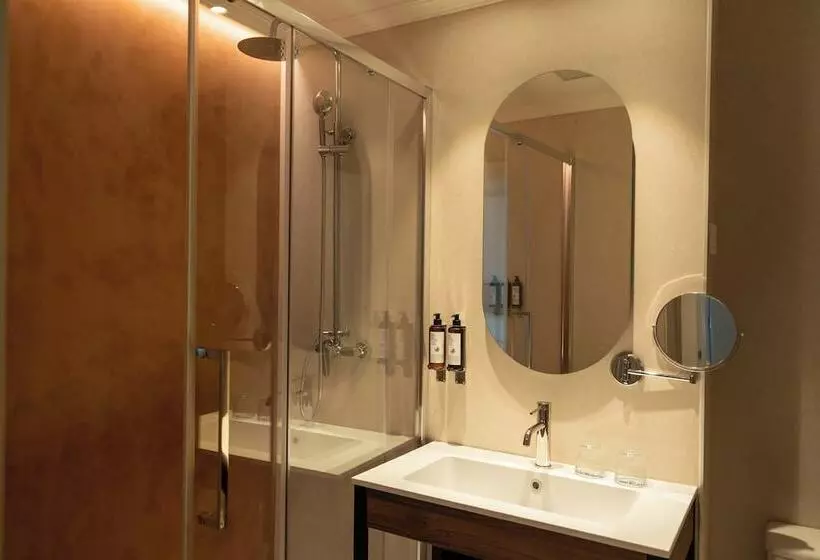 اتاق استاندارد چهار تخته, Petit Palace Preciados
