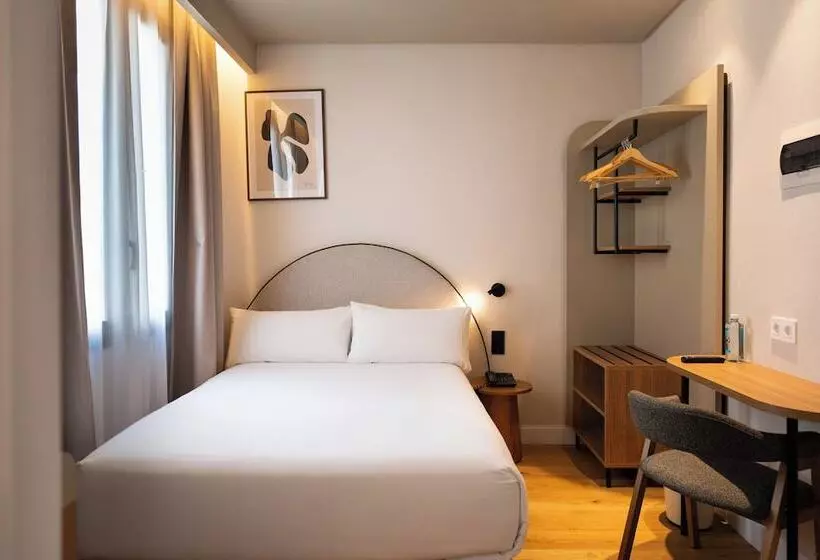 اتاق استاندارد یک نفره, Petit Palace Preciados