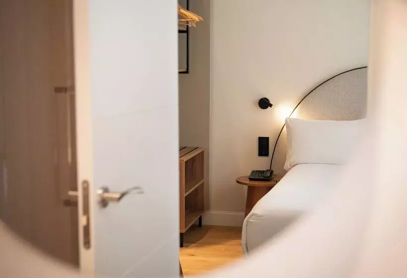 اتاق استاندارد یک نفره, Petit Palace Preciados
