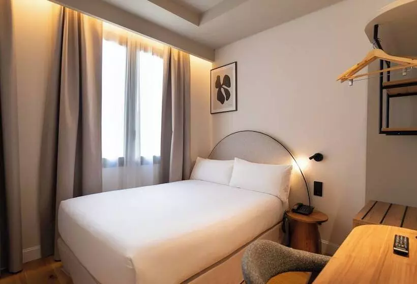 اتاق استاندارد یک نفره, Petit Palace Preciados