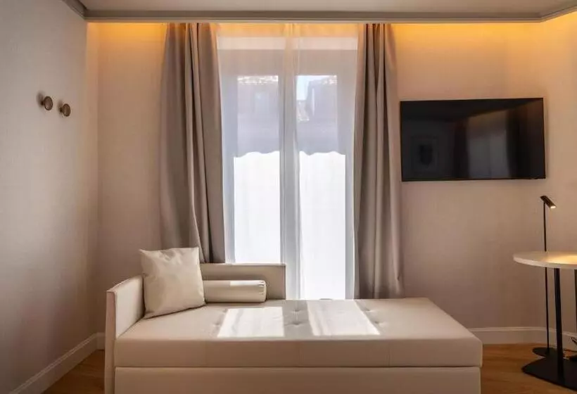اتاق دلوکس با تخت کینگ و چشم‌انداز شهر, Petit Palace Preciados