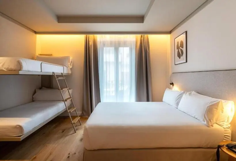 اتاق استاندارد چهار تخته, Petit Palace Preciados