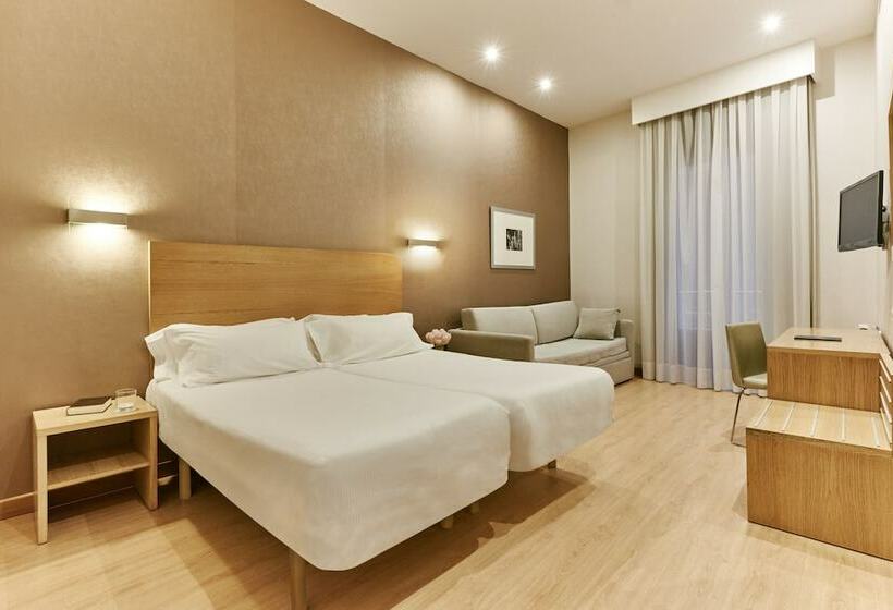 Pokój Czteroosobowy Standard, Regente