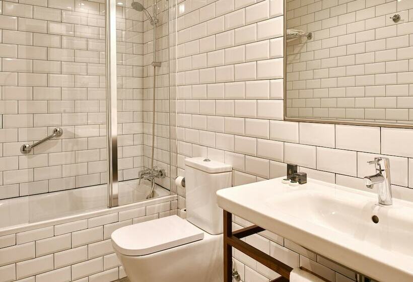 Pokój Czteroosobowy Standard, Regente