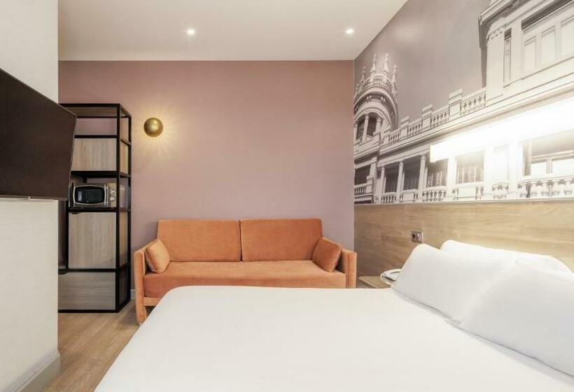 Pokój Czteroosobowy Standard, Regente