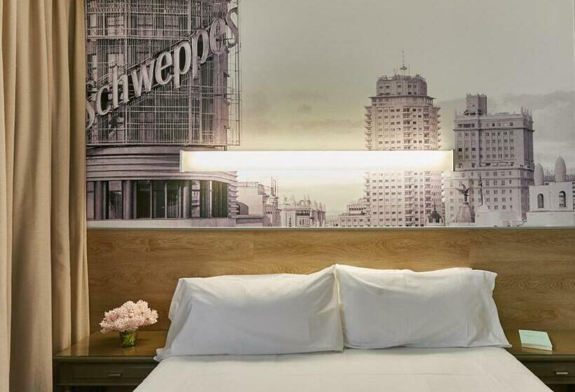 Pokój Czteroosobowy Standard, Regente