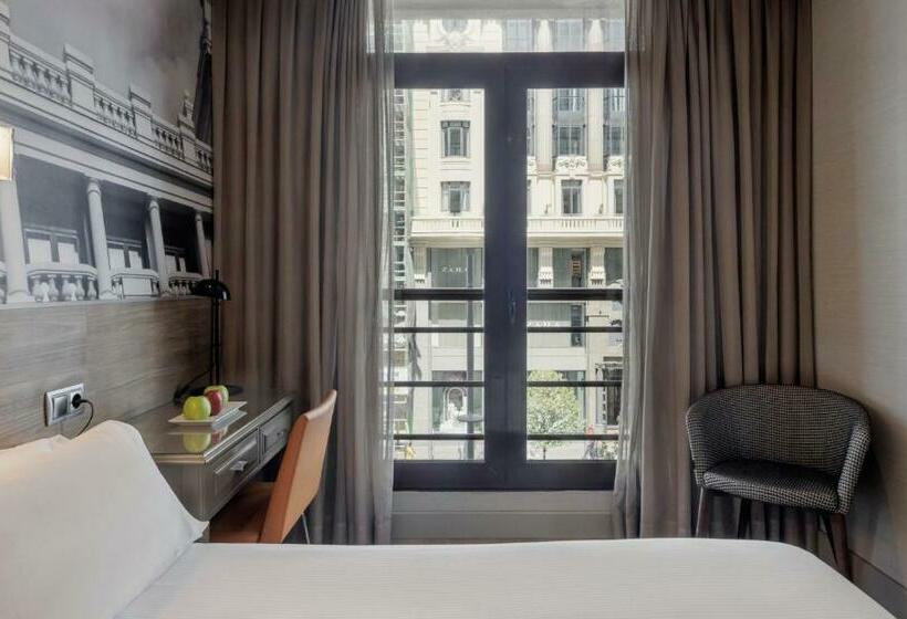 Pokój Czteroosobowy Standard, Regente