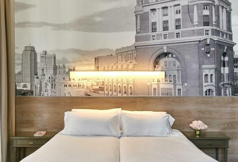 Pokój Czteroosobowy Standard, Regente