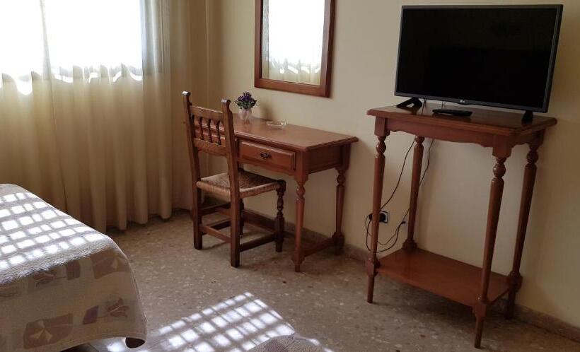 标准单人间, Reina Isabel