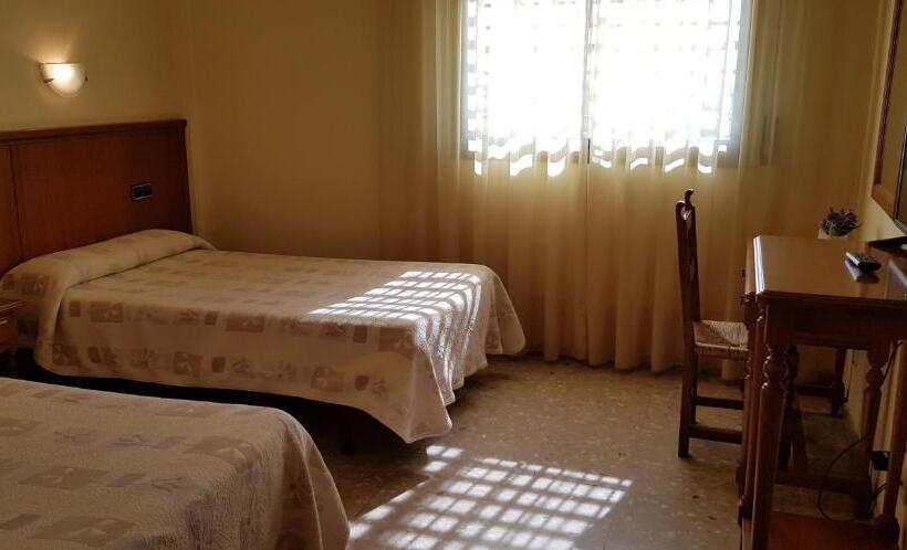 标准间, Reina Isabel