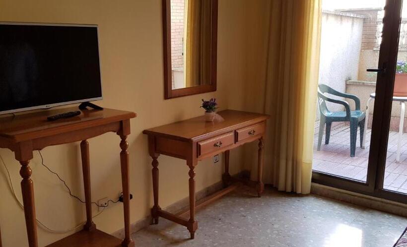 标准间, Reina Isabel