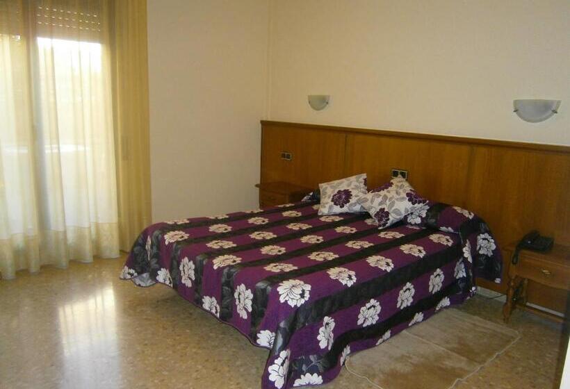 标准间, Reina Isabel