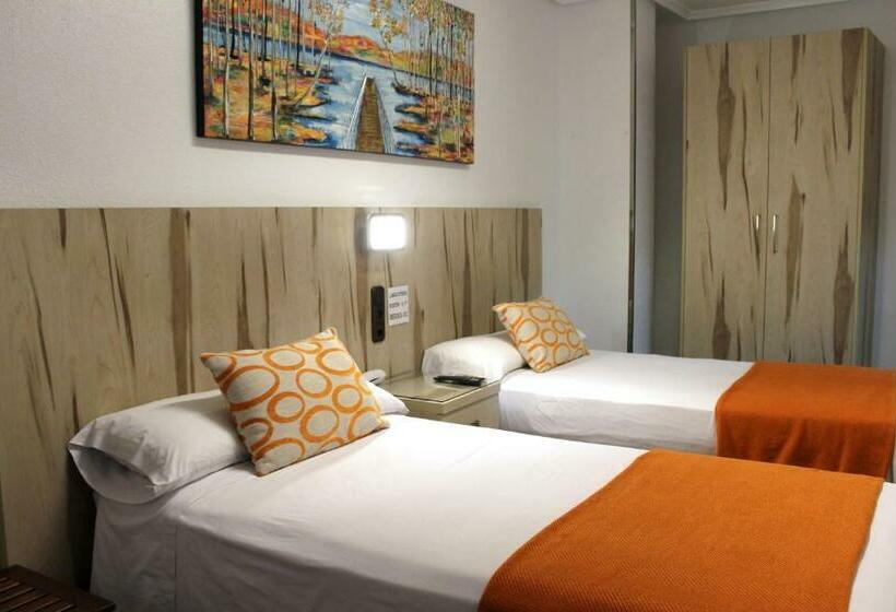 غرفة قياسية, Restaurante Santos