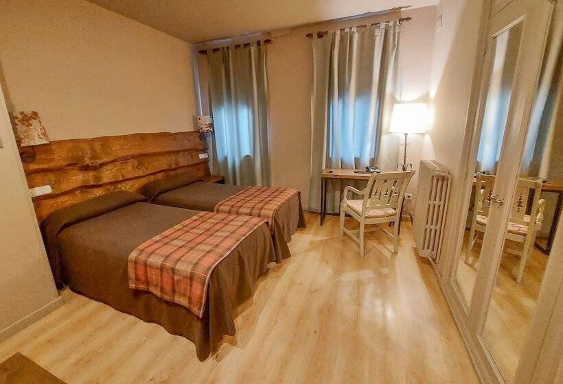 اتاق استاندارد سه نفره, Riu Nere Mountain