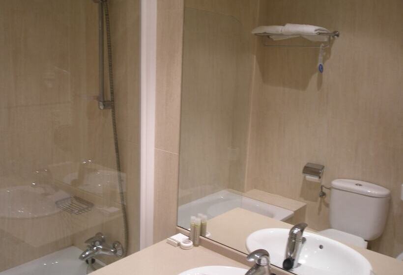 اتاق استاندارد سه نفره, Riu Nere Mountain