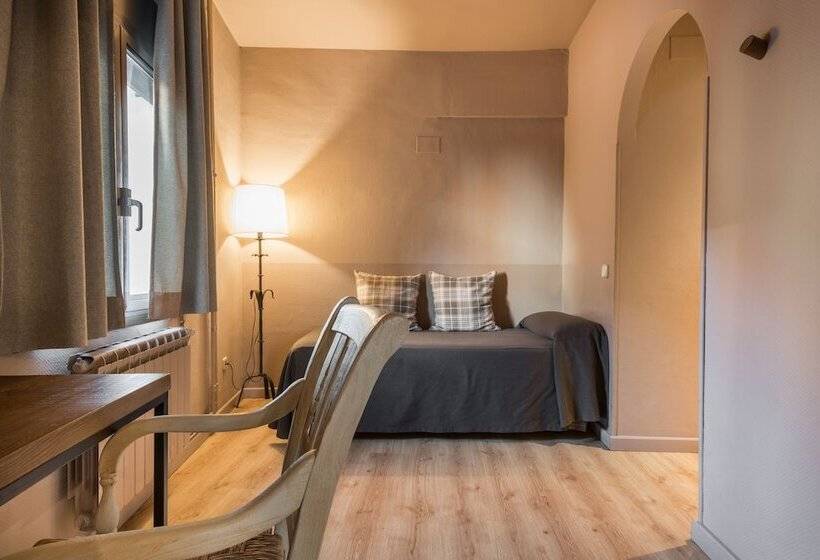 اتاق استاندارد سه نفره, Riu Nere Mountain