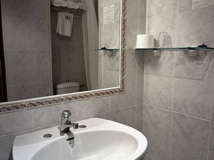 اتاق استاندارد سه نفره, San Luis