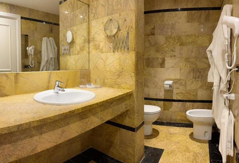 غرفة قياسية مزودة بجاكوزى, Spa Termaeuropa Balneario Arnedillo