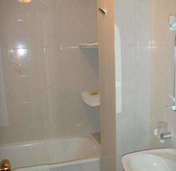 חדר סטנדרט לשלושה, Vimar