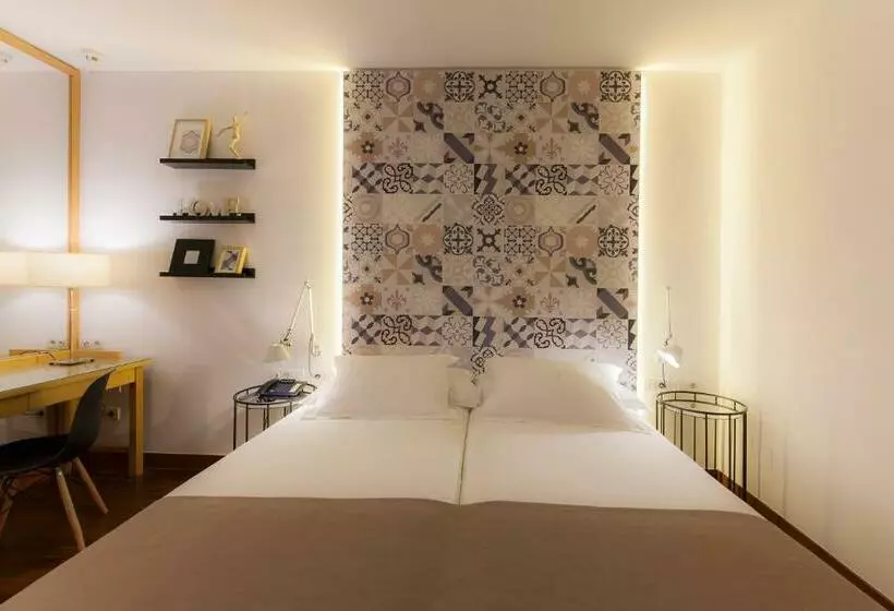 Economy Zimmer, Vincci Soma