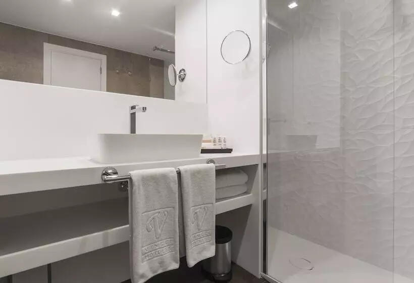Economy Zimmer, Vincci Soma