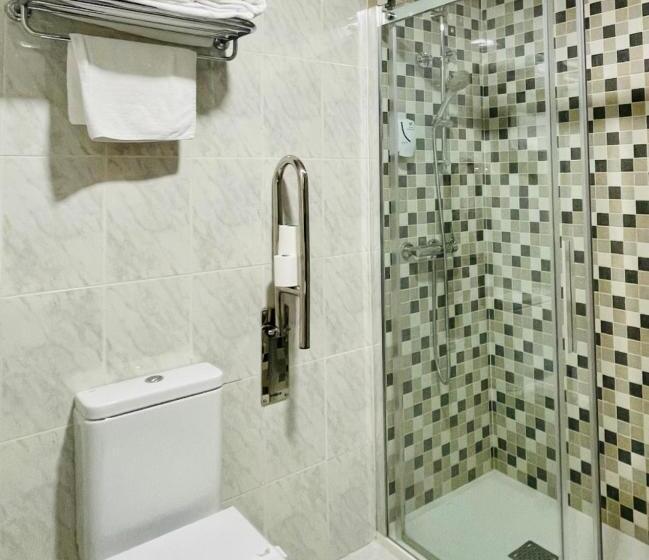 Номер Стандарт Трехместный, Yerri