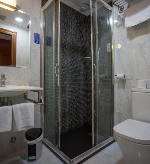 Номер Стандарт Трехместный, Yerri