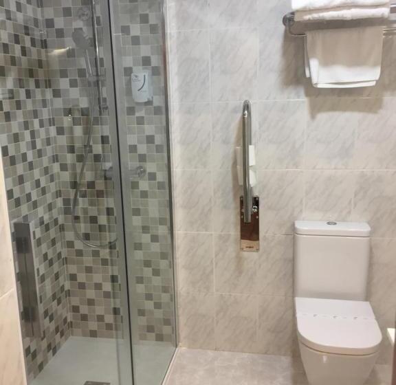 Номер Стандарт Трехместный, Yerri