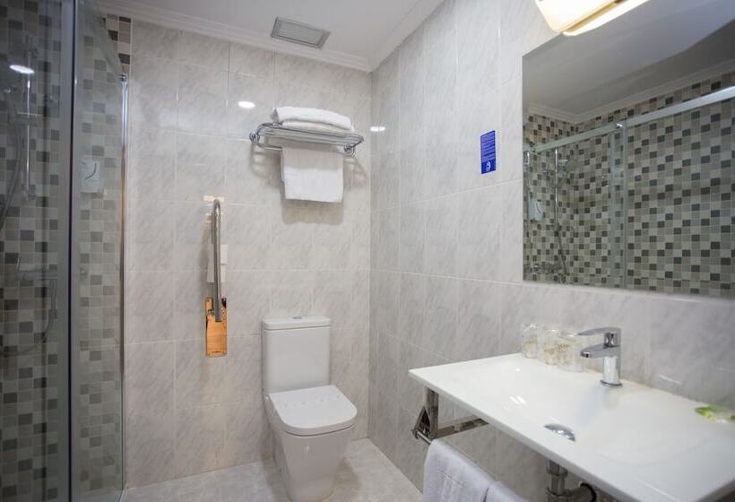 标准三人间, Yerri