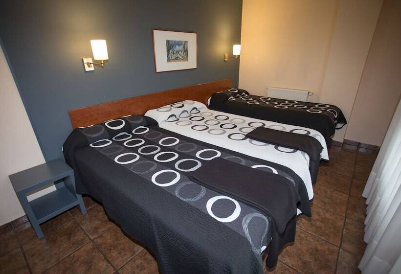 Номер Стандарт Трехместный, Yerri