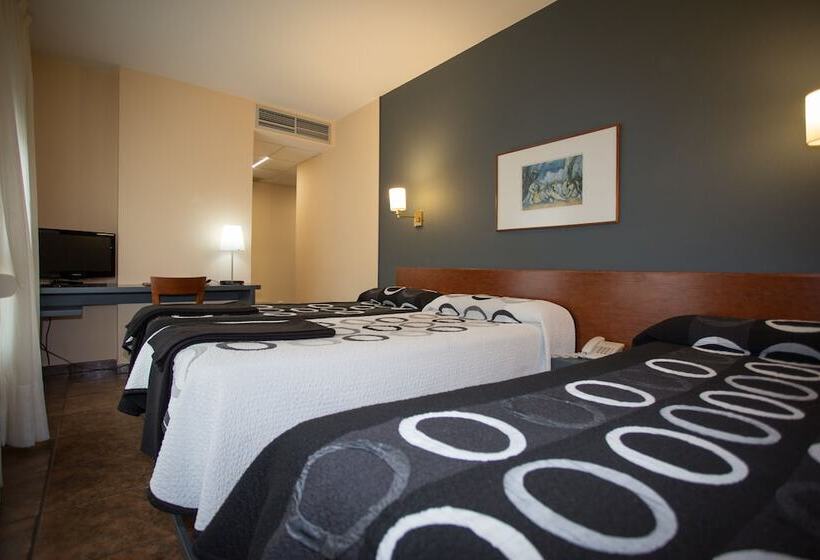 Номер Стандарт Трехместный, Yerri