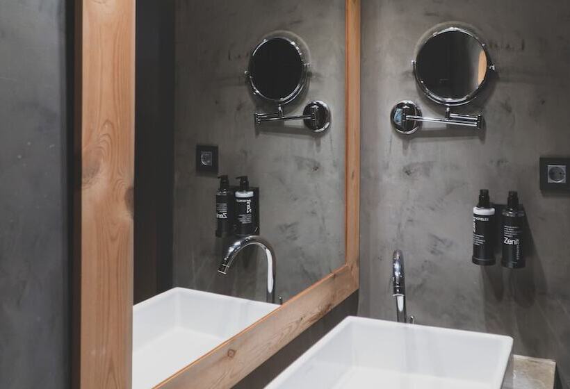 اتاق استاندارد سه نفره, Zenit Abeba