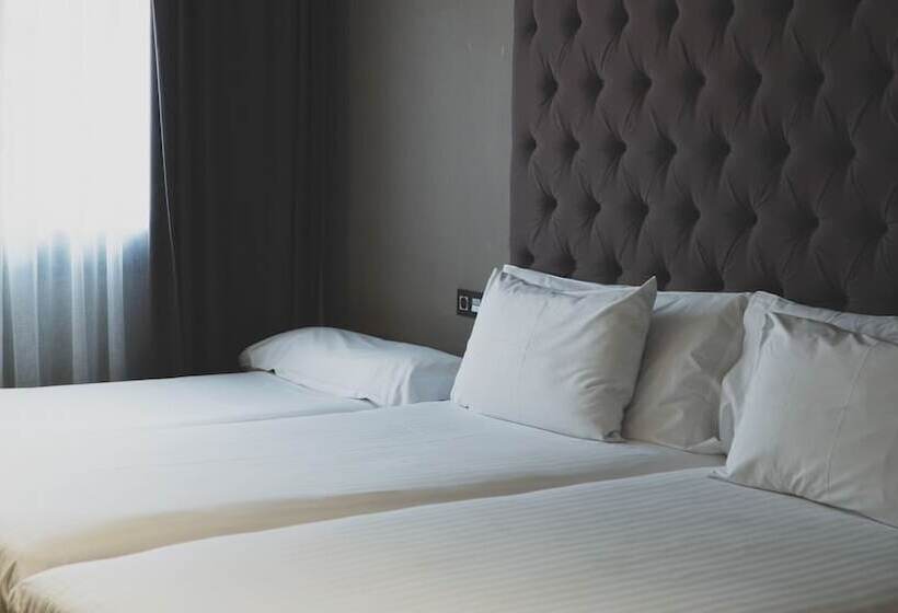 اتاق استاندارد سه نفره, Zenit Abeba