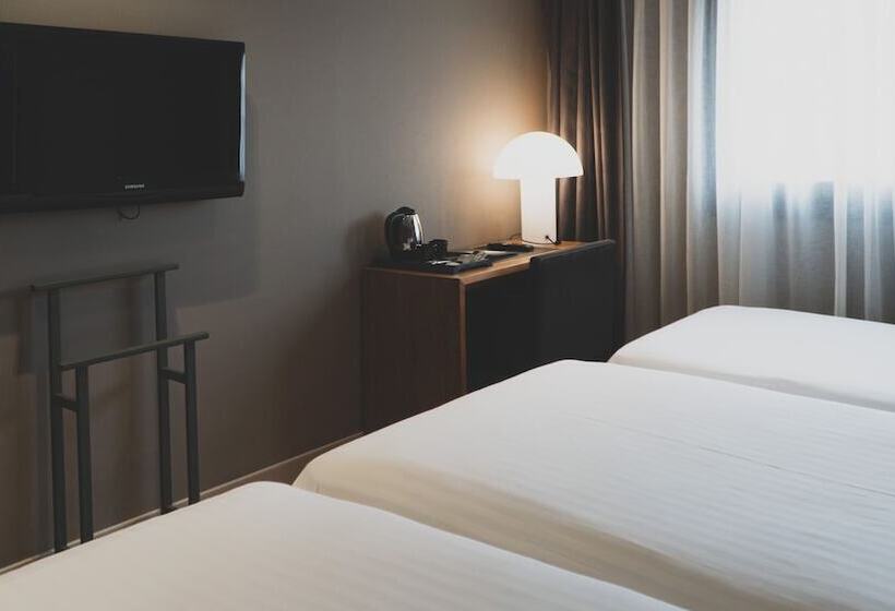 اتاق استاندارد سه نفره, Zenit Abeba