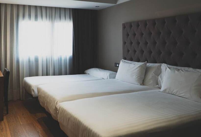 اتاق استاندارد سه نفره, Zenit Abeba