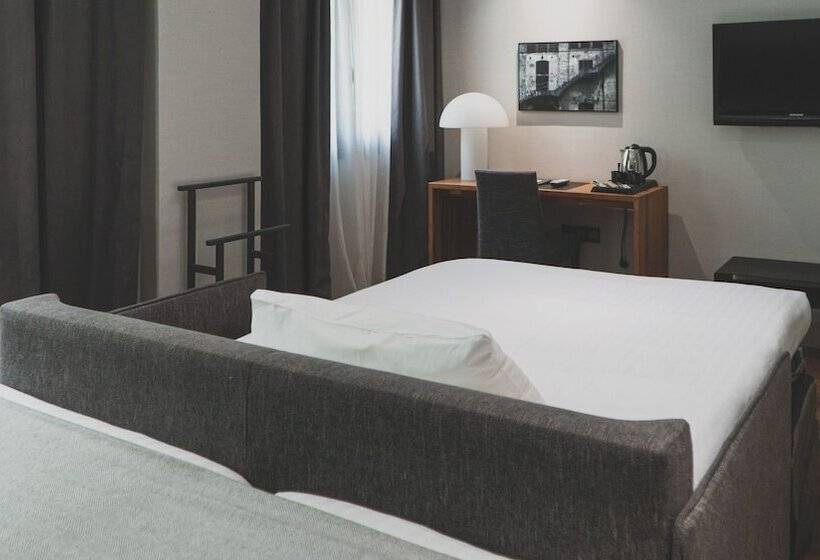 اتاق خانوادگی, Zenit Abeba