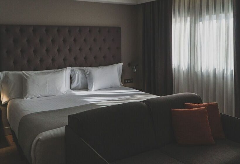 اتاق خانوادگی, Zenit Abeba