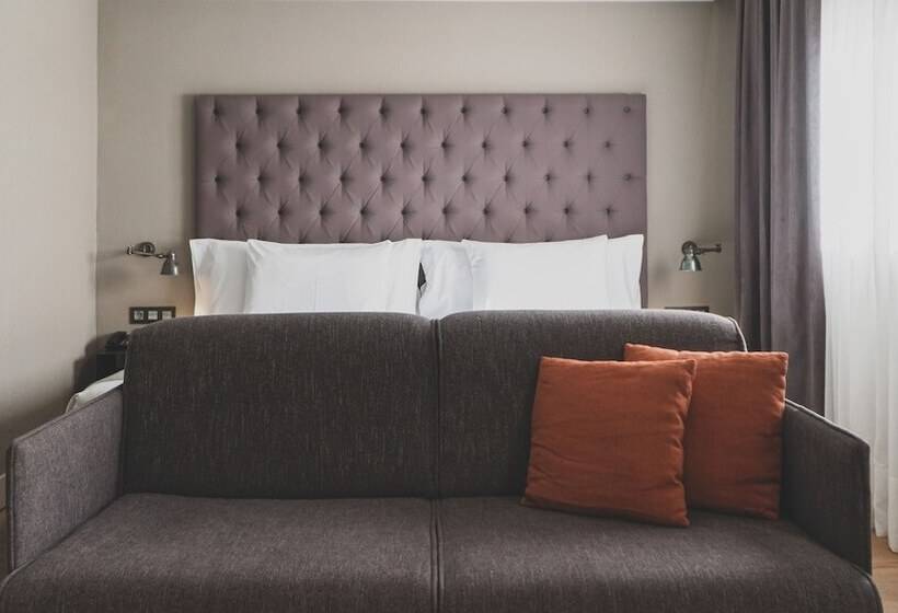 اتاق خانوادگی, Zenit Abeba