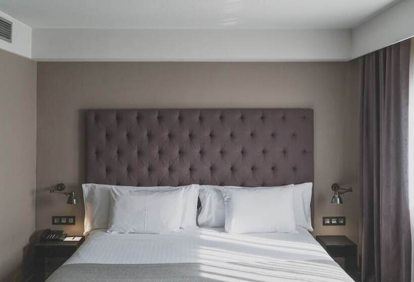 اتاق خانوادگی, Zenit Abeba